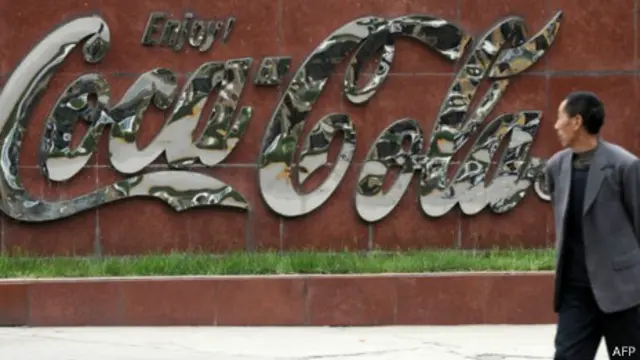 anúncio da Coca-Cola na China | AFP