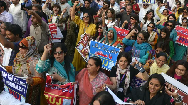 اس برس پاکستان میں آزادی صحافت کے دن کی اہمیت حالیہ عرصے میں صحافیوں پر حملوں اور اس کے بعد شروع ہونے والی قومی بحث کے حوالے سے مزید بڑھ گئی ہے۔ 