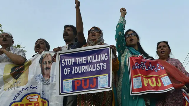 سنیچر کو پاکستان کے مخلتف شہروں میں صحافیوں کی نمائندہ تنظیموں نے خصوصی تقریبات اور مظاہروں کا بھی اہتمام کیا۔ 