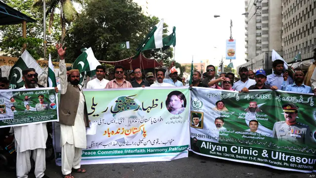 آزادی صحافت کے دن کے حوالے سے بین الاقوامی تنظیم ’جرنلسٹ سان فرنیٹیئر‘ نے دنیا بھر کے سو ہیرو صحافیوں کی فہرست جاری کی ہے جس میں پاکستان سے ایم ضیاء الدین اور حامد میر کے نام شامل کیے گئے ہیں۔ 