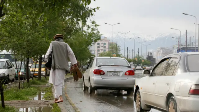 د کابل اوسیدونکي شکایت کوي چې د کابل ښاروال تراوسه د هغوی دغې ستونزې ته پام نه دی کړی.