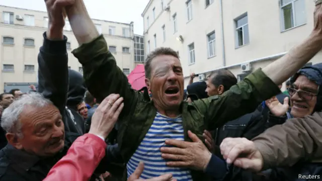 Для того, чтобы успокоить протестующих, милиция отпустила уже 67 задержанных