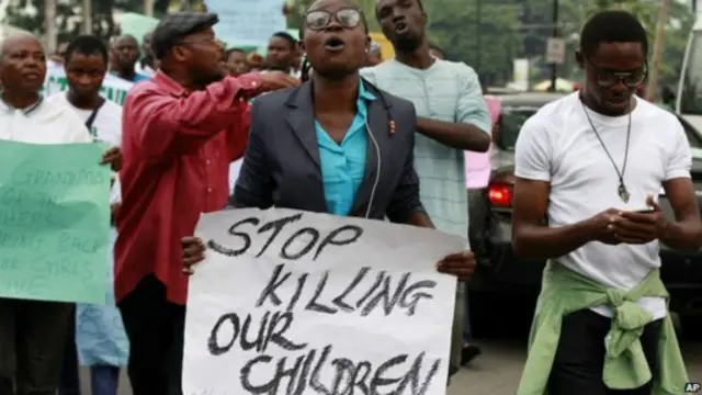 يعتقد أن جماعة بوكو حرام هي وراء اختطاف الفتيات من مدرستهن في شيبوك