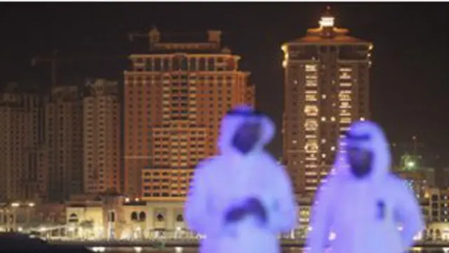 沙滩边耸立起钢筋水泥的森林