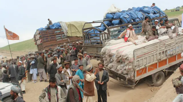 په افغانستان کې میشت نړیوال ځواکونه د مرستې لپاره خپل چمتوالی ښيي او د امریکا ولسمشر اوباما هم ویلي چې تر خپله وسه به مرسته وکړي.