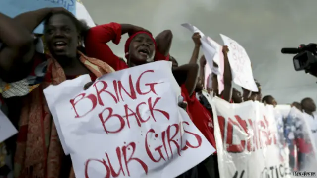 Nhiều cuộc biểu tình đã nổ ra, đòi chính phủ Nigeria có hành động giải cứu các nữ sinh