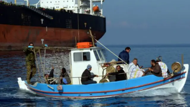 شاركت في البحث والإنقاذ سفن خفر السواحل وسفن للصيد وطائرتا هليكوبتر.