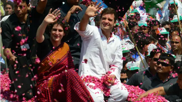 राहुल गांधी के साथ प्रियंका गांधी