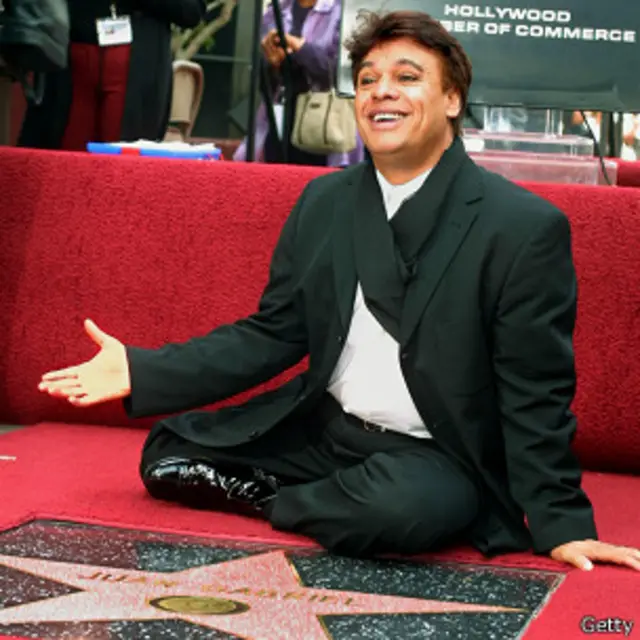 Juan Gabriel, al recibir su estrella en el Paseo de la Fama de Hollywood