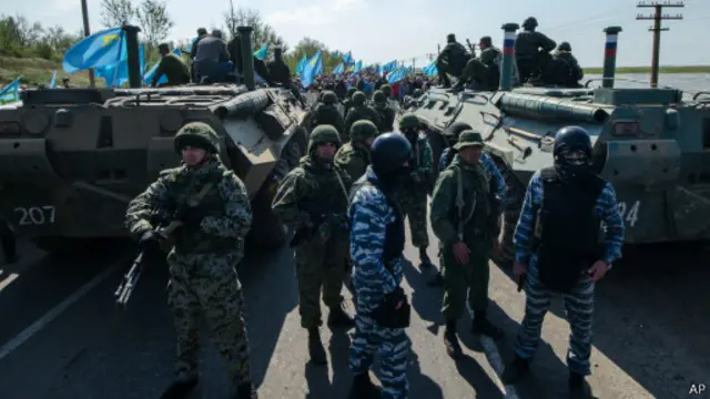 Военные не пропускают Джемилева в Крым