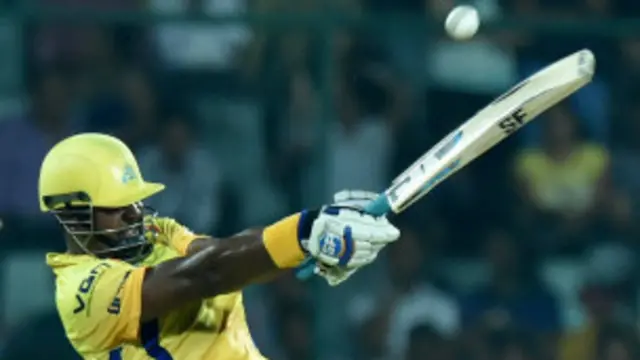 ڈائن سمتھ نے 54 رنز سکور کیے