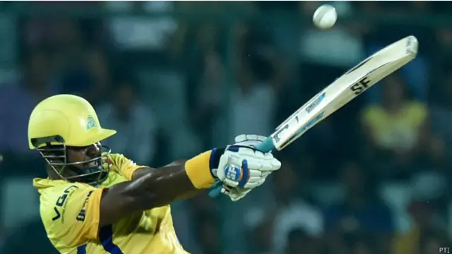 ۔۔۔چينئی سپر کنگز کی طرف اوپننگ بیٹسمین ڈائن سمتھ نے 79 رن سکور کیے