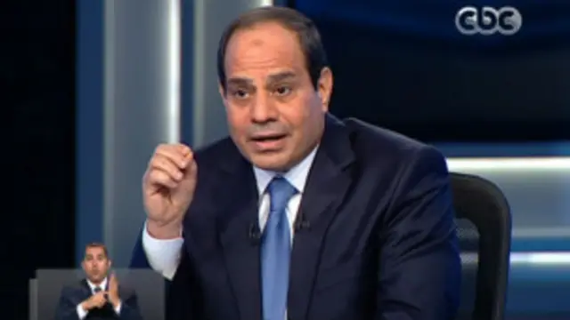 عبدالفتاح السیسی کے مخالف انھیں ملک میں بڑے پیمانے پر حقوقِ انسانی کی خلاف ورزیوں کے لیے ذمہ دار گردانتے ہیں