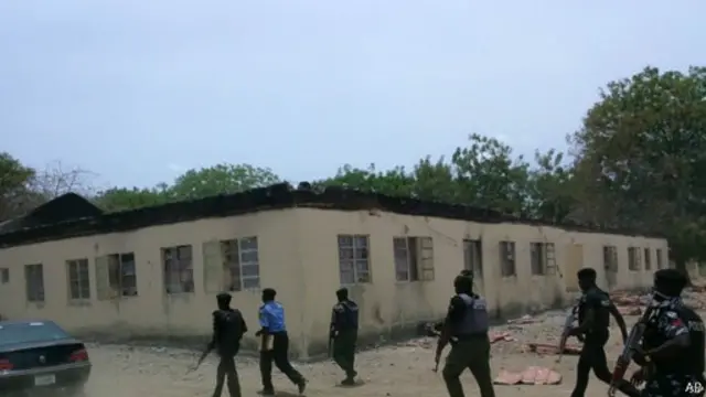 Các nữ sinh đang học năm cuối ở trường nội trú Chibok