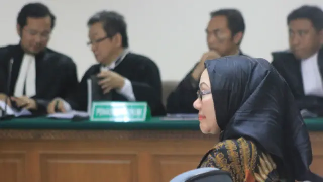 Jaksa juga meminta agar hak memilih dan dipilih Ratu Atut dicabut.