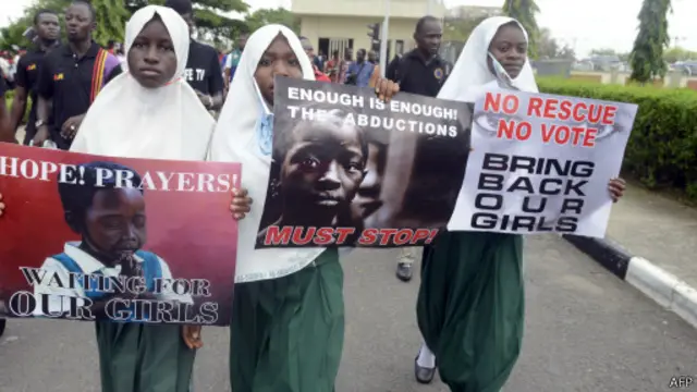 حالة من الغضب في نيجيريا لعجز الحكومة عن العثور على المختطفات.
