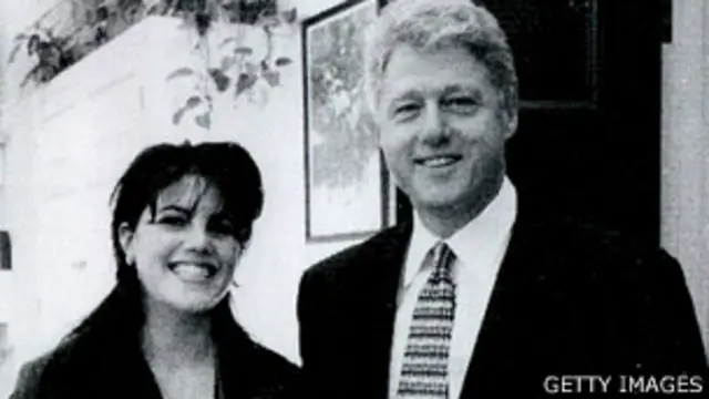 مونیکا لوونسکی اور صدر کلنٹن کے درمیان جنسی تعلقات 90 کی دہائی کے اختتام میں امریکی سیاست پر اثر انداز ہوئے