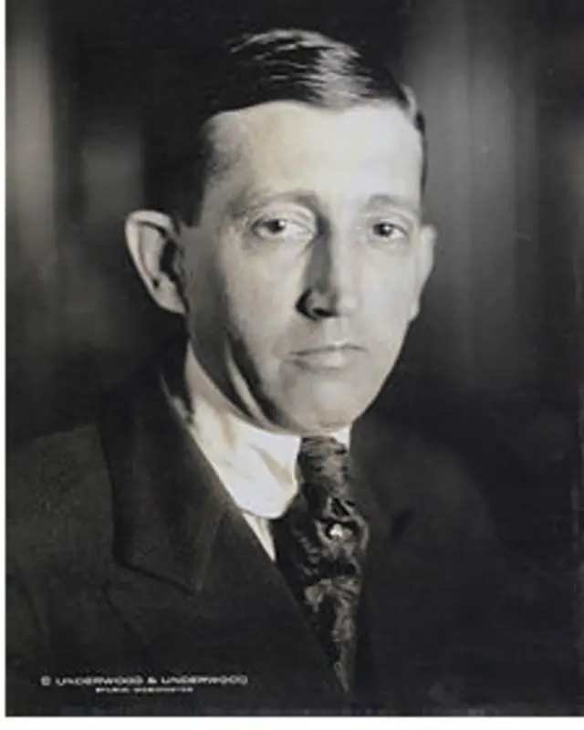 ویلیام اچ هِیز که فردی مذهبی و محافظه کار بود، به عنوان رئیس تولید و توزیع فیلم آمریکا انتخاب شد