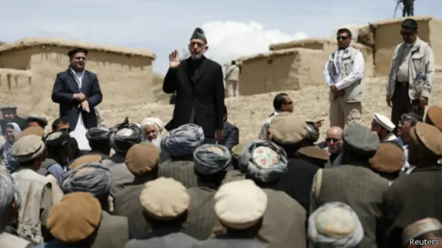 ولسمشر کرزي له بې کوره شوو خلکو سره دوی ته د استوګنځي جوړولو ژمنه وکړه