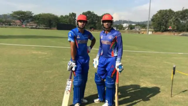 د افغان لوبډلې ورو توپ اچونکو تر ډېره د مخالفې لوبډلې د منډو جوړولو مخه نیولې وه.