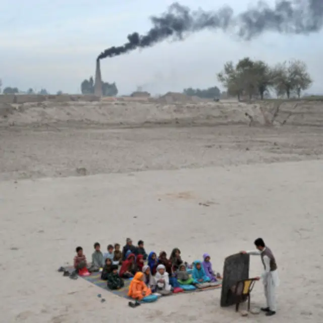 بر اساس اعلام فاروق وردک وزیر آموزش و پرورش افغانستان ۱۱.۵ میلیون دانش آموز امسال به مدرسه رفتند و برای حدود ۱.۳ میلیون کودک هنوز زمینه آموزش در این کشور فراهم نیست