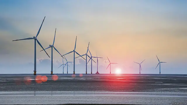 Ветряки в море