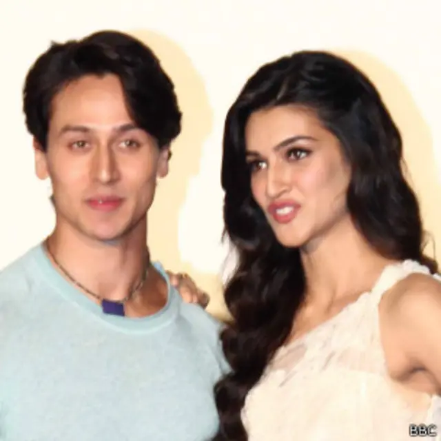 जैकी श्रॉफ़ और कृति शैनॉन 