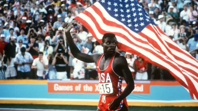 امریکہ کے کارلوئیس نے 1984، 1988، 1992 اور 1996 کے مقابلوں میں حصہ لے کر نو طلائی کے تغمے اپنے نام کیے