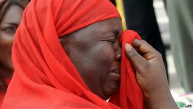 سيدة نيجيرية تبكي