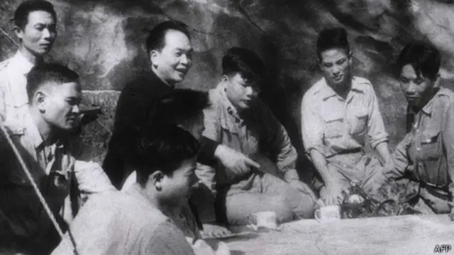 Võ Nguyên Giáp y miembros de Viet Minh