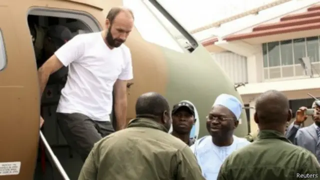 تفيد تقارير أن الحكومة النيجيرية دفعت أموالا لبوكو حرام لتحرير بعض الرهائن