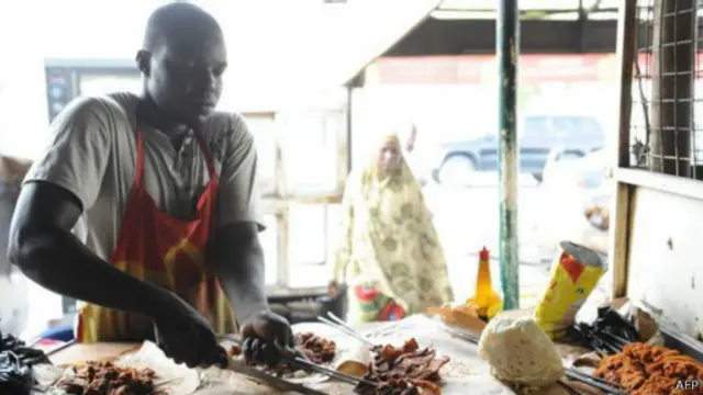 تقول الحكومة إن أكثر من ثلاثة ملايين شخص يواجهون كارثة إنسانية في نيجيريا