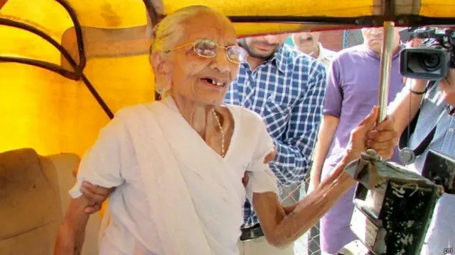 नरेंद्र मोदी की मां