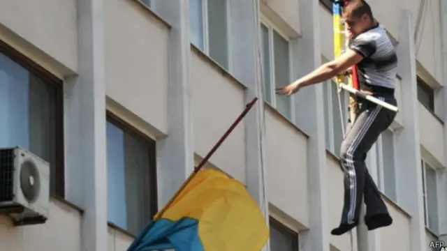 الانفصاليون يحتلون مبان حكومية في عشرات البلدات شرقي أوكرانيا