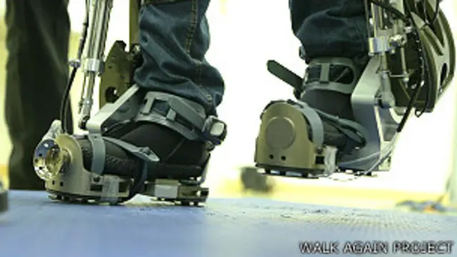 Pie caminando con el exoesqueleto Foto cortesía Walk Again Project