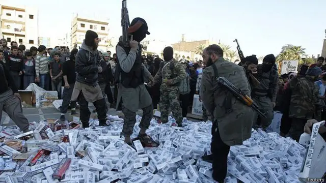 Isis ha prohibido los cigarrillos en Raqqa
