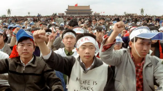 تجمع کنندگان در تیانانمن خواستار برخورداری از حقوق دموکراتیک بودند
