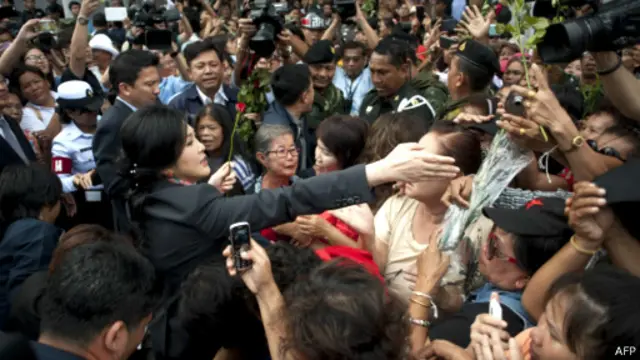 طرفداران یینگلاک شیناوات گفته‌اند که برای بازگرداندن او به قدرت تلاش خواهند کرد