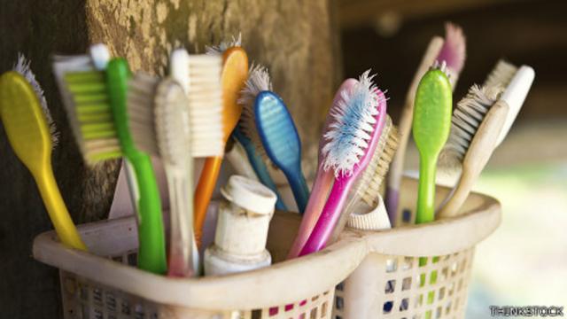 Cinco cosas que quizás no sabe de su cepillo de dientes - BBC News