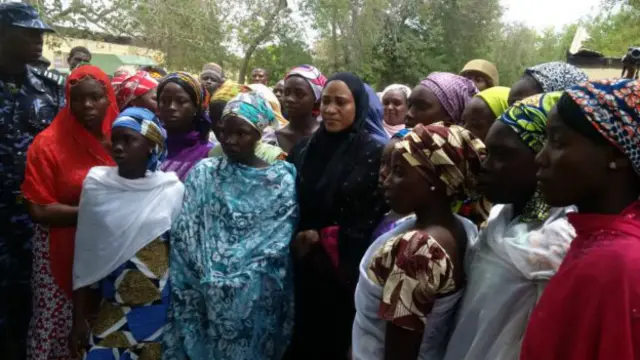 Wasu daga cikin 'yan matan da suka kubuce daga hannun 'yan Boko Haram lokacin da aka sace su a makarantarsu a ranar 14 ga watan Afrilu.