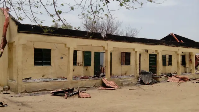 'Yan Boko Haram sun bankawa ajujuwa wuta bayan da suka sace daliban.
