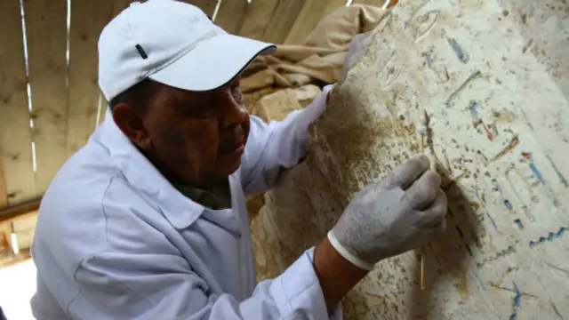 جاء الاكتشاف نتيجة التنقيبات التي تجريها البعثة الآثارية الانجليزية في مدينة هيراكونبوليس التاريخية. 