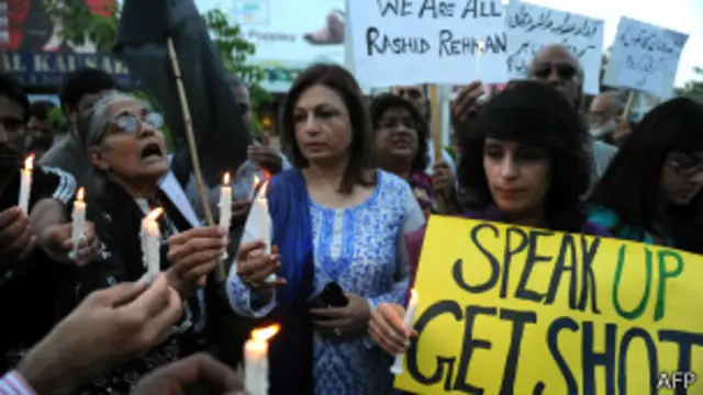 سول سوسائٹی کے کارکنوں نے راشد رحمان کی ہلاکت کے خلاف احتجاجی مظاہرہ کیا