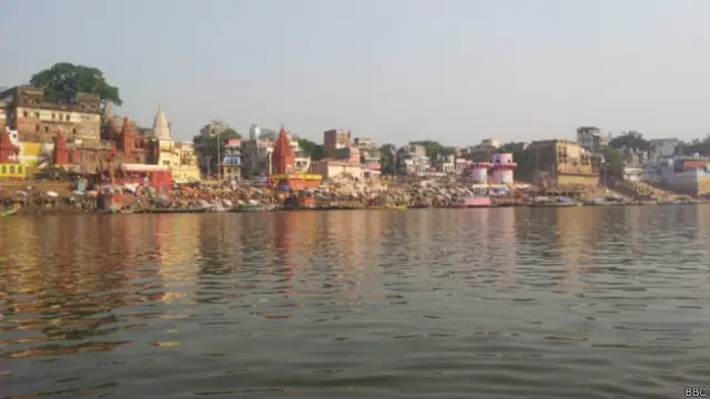 وارانسی ہندوؤں کا مقدس ترین شہر ہے، کہا جاتا ہے جہاں کے مسلمان جولاہوں کی ساڑھی دنیا بھر میں اپنی منفرد شناخت رکھتی ہے