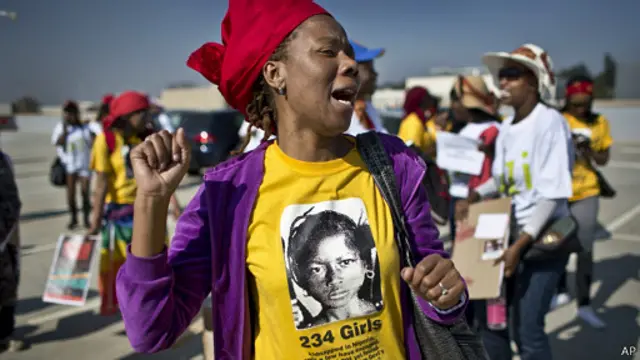 هدد زعيم بوكو حرام ببيع التلميذات المختطفات منذ منتصف أبريل الماضي