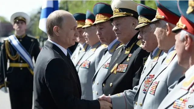 Tổng thống Putin đến đặt vòng hoa tại Mộ Chiến sỹ Vô danh ở Moscow hôm 8/5