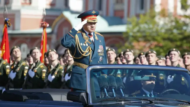 දෙවන ලෝක යුද්ධයේ ජයග්‍රහණය සැමරීමට එකොළොස් දහසක හමුදා භටයෝ රතු චතුරශ්‍රයට රැස් වී සිටියහ 