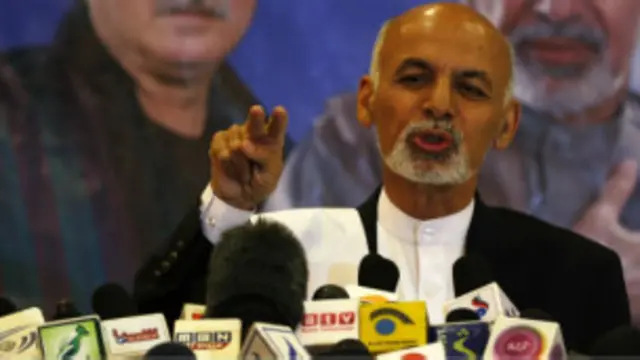 اشرف غني احمدزي خپل سیال عبدالله عبدالله همکار وباله او ترې ویې غوښتل چې د ټاکنو له اصولي او قانوني بهیر سره ګډ شي.