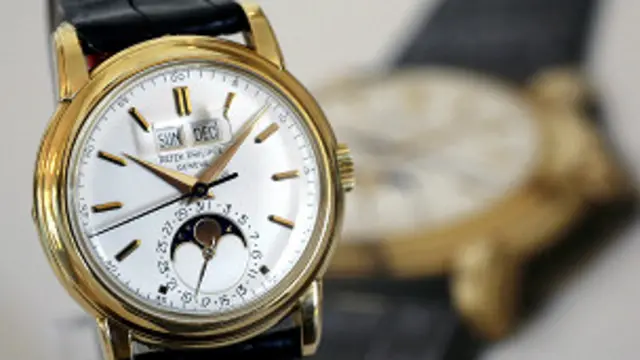 Reloj que marca las 10:08