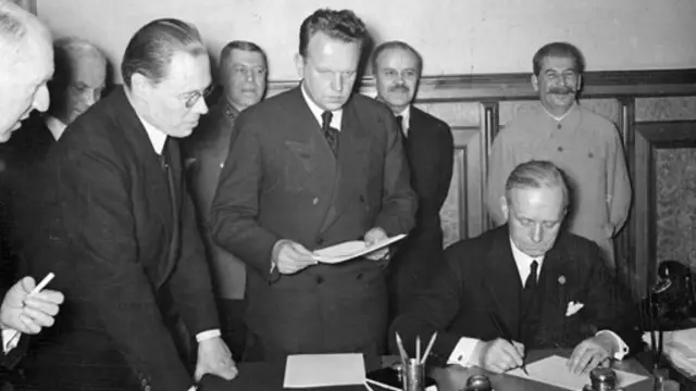 دوستی آلمان و شوروی به آلمان فرصت داد قوای خود را در غرب متمرکز کند